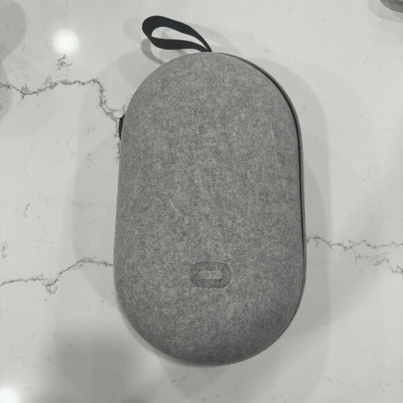 Meta Oculus Quest 2 Carrying Case Lightweight, Portable Gray Fabric Zip Closure - Picture 1 of 3